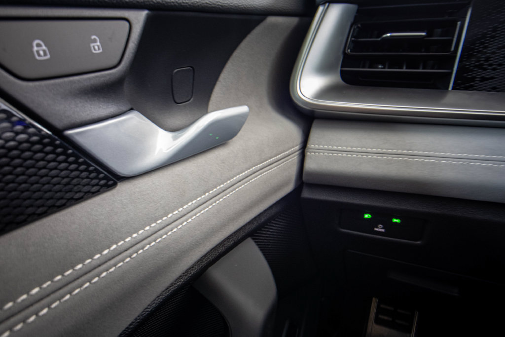New 2026 Volkswagen Tiguan SE R-Line FWD image 34