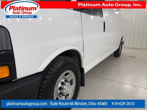 Used 2018 Chevrolet Express 3500 Extended w/ Driver Convenience Package RWD image 44