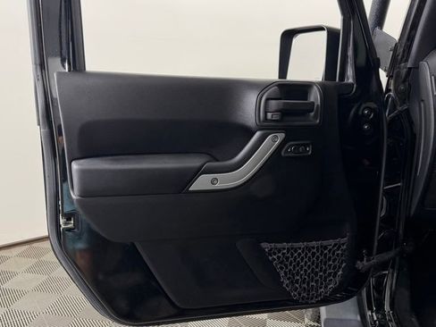 Used 2014 Jeep Wrangler Unlimited Sahara AWD/4WD image 12