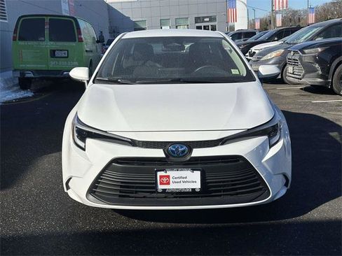Certified 2025 Toyota Corolla LE image 2
