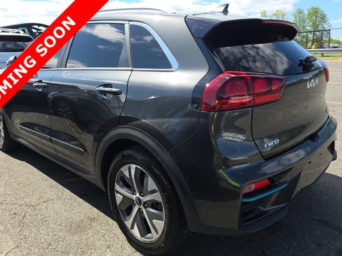 Used 2022 Kia Niro EX w/ Cold Weather Package FWD image 5