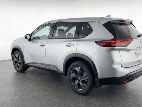 Used 2025 Nissan Rogue SV FWD image 6