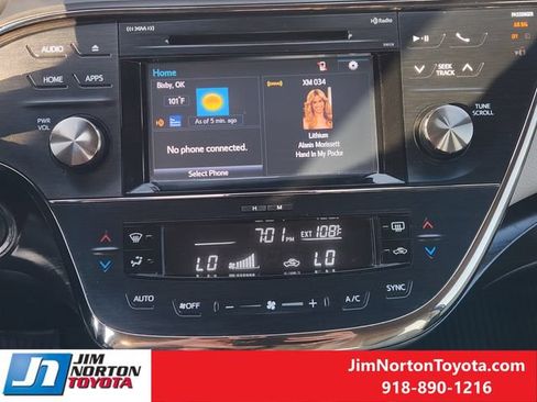 Used 2018 Toyota Avalon XLE FWD image 18