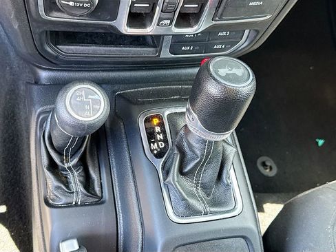 Used 2022 Jeep Wrangler Unlimited Sahara w/ Cold Weather Group AWD/4WD image 18