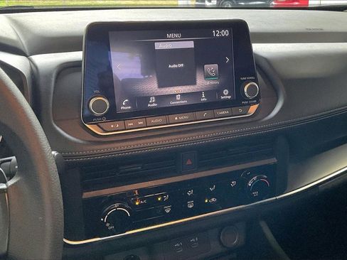 Used 2024 Nissan Rogue S image 10