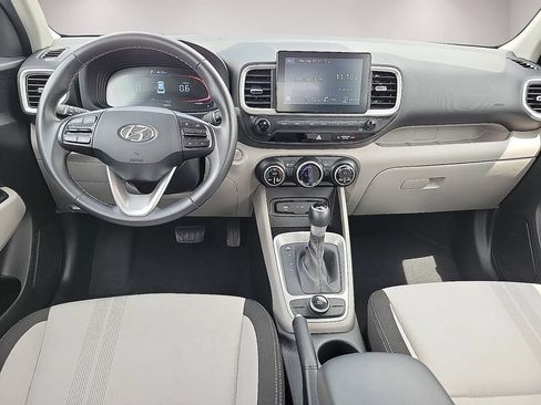 Used 2025 Hyundai Venue SEL FWD image 10