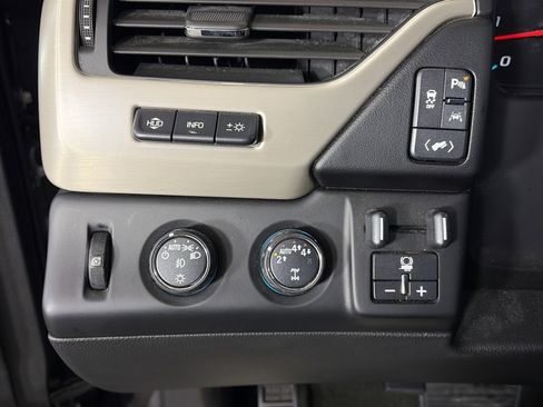 Used 2018 GMC Yukon Denali image 27