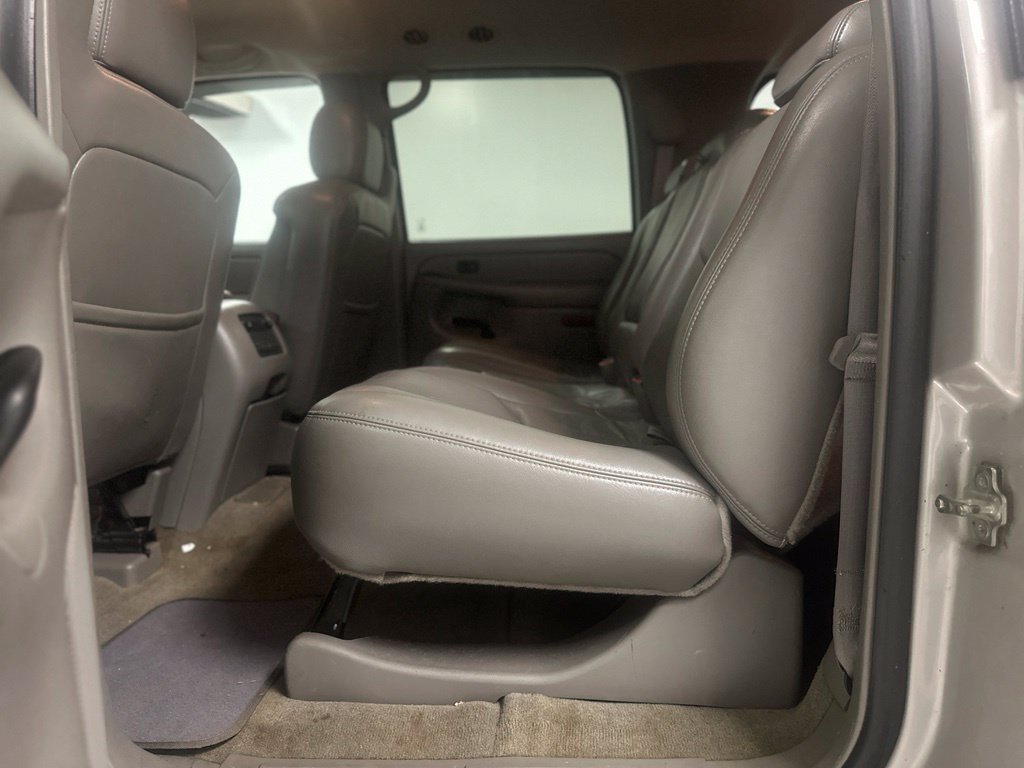 Used 2006 Chevrolet Suburban LS w/ Smart Select Package RWD image 18