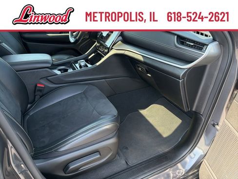 Used 2024 Jeep Grand Cherokee Altitude AWD/4WD image 4