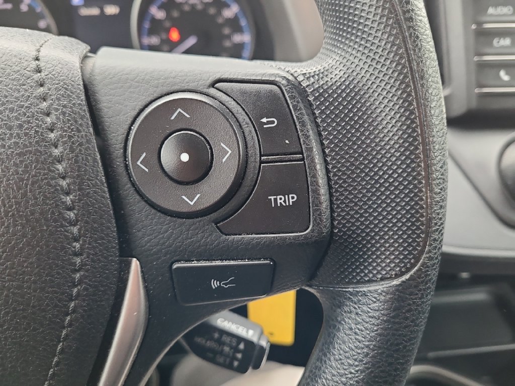 Used 2018 Toyota RAV4 LE AWD/4WD image 26