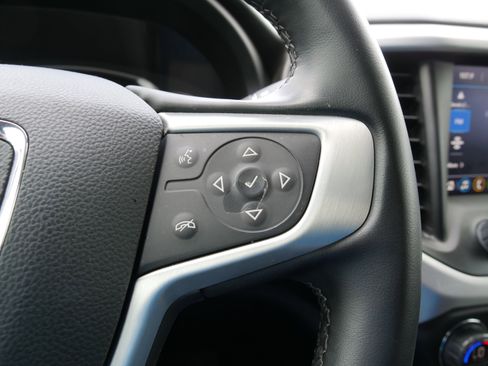 Used 2023 GMC Acadia SLT w/ Elevation Edition image 24