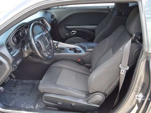 Used 2019 Dodge Challenger SXT image 10