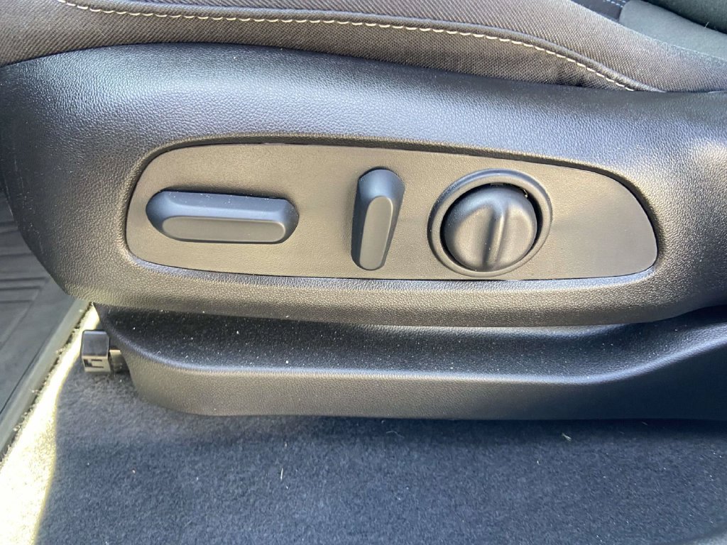 Used 2023 Chevrolet Bolt EUV LT w/ Comfort Package FWD image 16