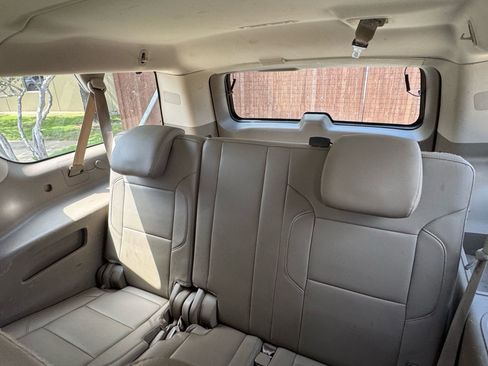 Used 2015 Chevrolet Suburban LT RWD image 10