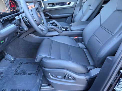 New 2026 Porsche Cayenne Coupe image 25