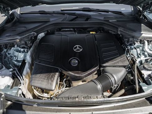 Used 2025 Mercedes-Benz GLC 350e 4MATIC image 17