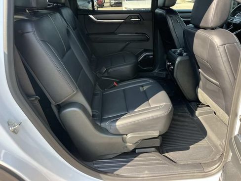 Used 2024 GMC Acadia Elevation FWD image 24