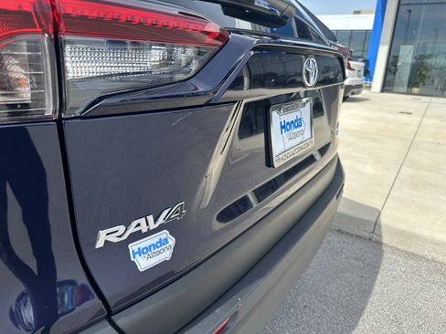 Used 2025 Toyota RAV4 XLE AWD/4WD image 9