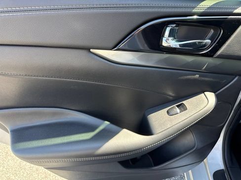 Used 2020 Nissan Maxima 3.5 SL w/ Floor Mat Group FWD image 12