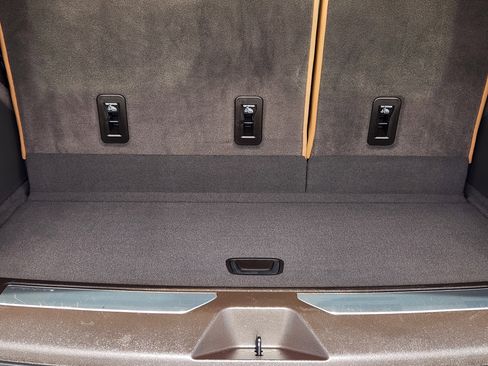 Certified 2024 Cadillac Escalade Premium Luxury w/ Performance Package image 33