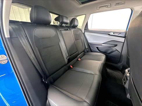 Used 2023 Volkswagen Taos SE w/ Panoramic Sunroof Package FWD image 28