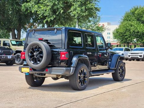 Used 2022 Jeep Wrangler Unlimited Sahara w/ Cold Weather Group AWD/4WD image 7