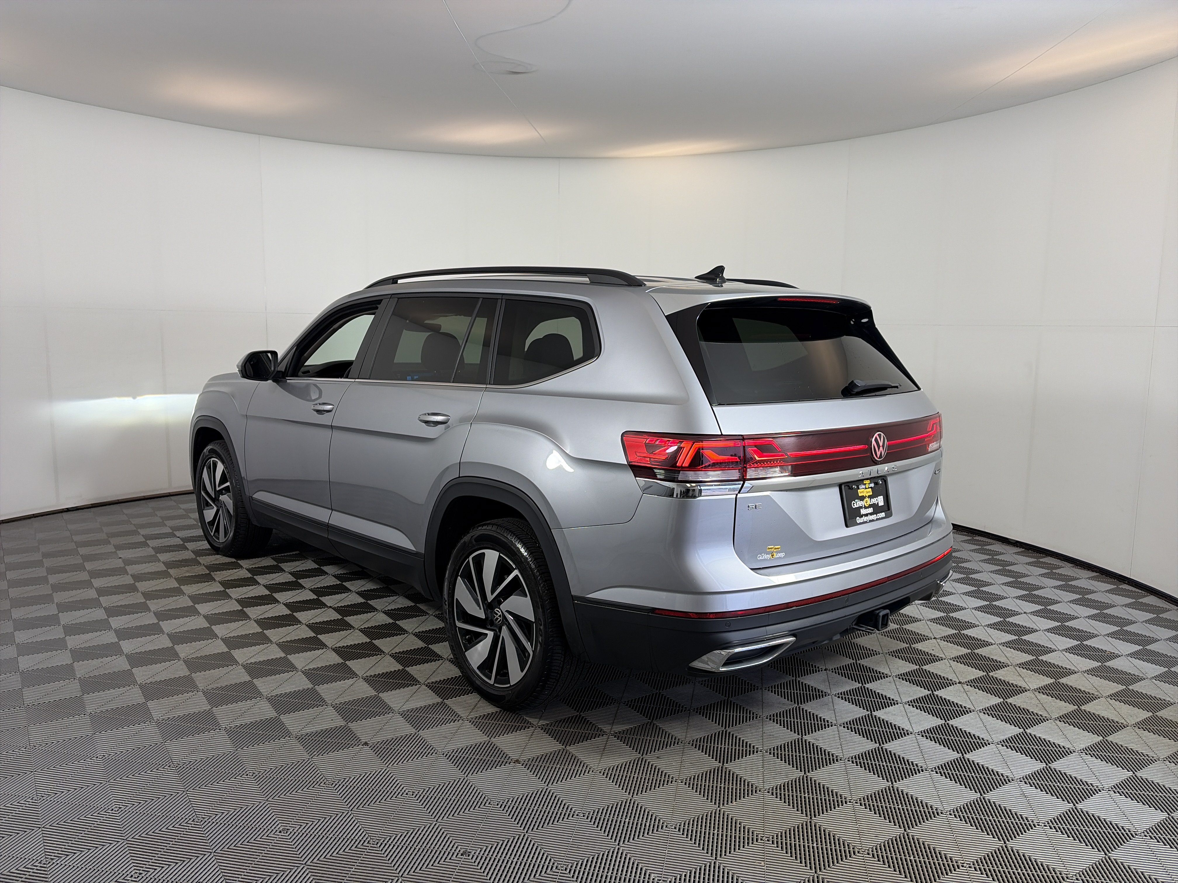 Used 2024 Volkswagen Atlas SE AWD/4WD image 9
