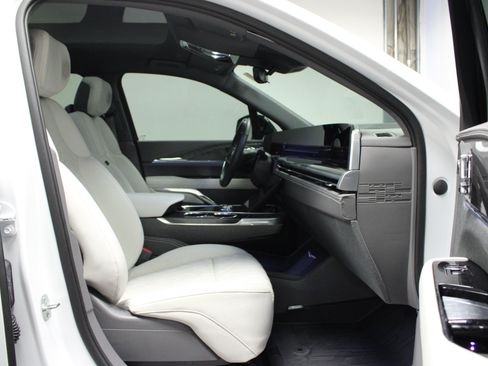 Used 2025 Cadillac Escalade IQ Luxury 1 AWD/4WD image 17