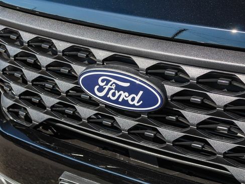 New 2025 Ford Maverick XLT w/ XLT Luxury Package image 5