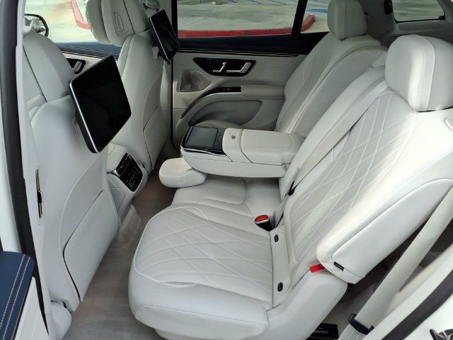 Used 2023 Mercedes-Benz EQS 580 4MATIC SUV image 17