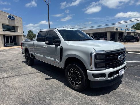 Used 2026 Ford F250 Platinum AWD/4WD image 1