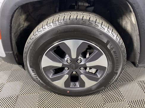 Used 2023 Jeep Grand Cherokee 4WD 4xe image 14