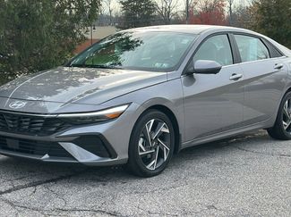 Used 2024 Hyundai Elantra Limited video 2