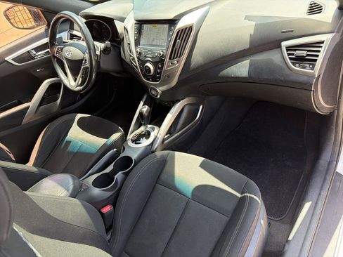 Used 2017 Hyundai Veloster Value Edition FWD image 21