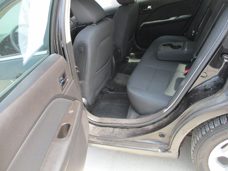 Used 2010 Ford Fusion SE FWD image 7