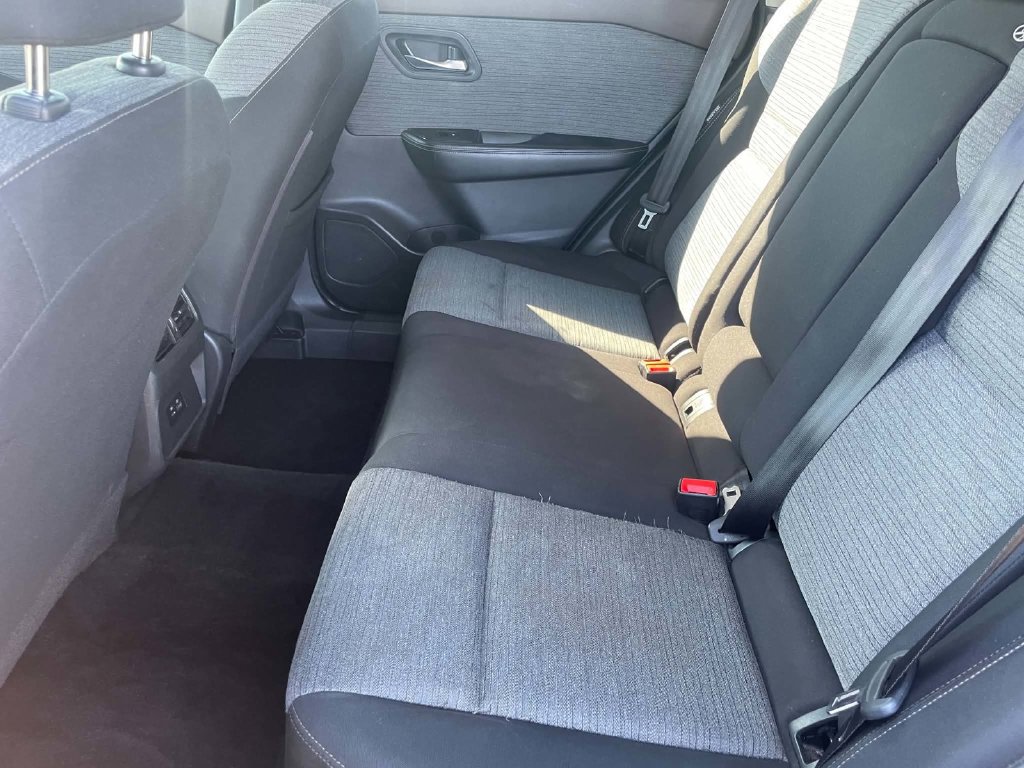 Used 2023 Nissan Rogue SV FWD image 24