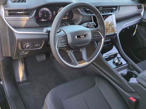 New 2025 Jeep Grand Cherokee L Laredo RWD image 10