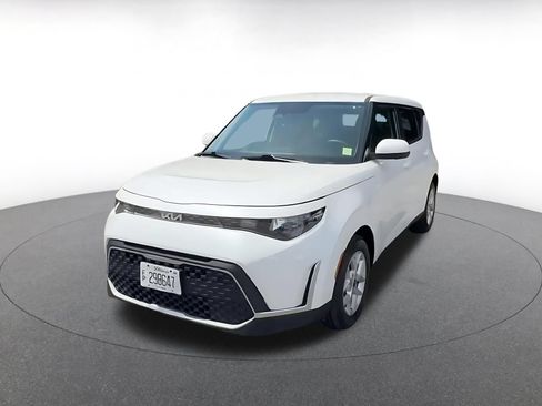Used 2025 Kia Soul LX w/ LX Technology Package FWD image 6