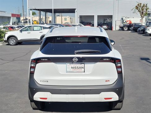 New 2025 Nissan Kicks SR image 16
