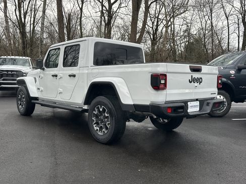 New 2026 Jeep Gladiator Sahara image 25