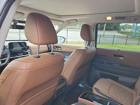 Used 2025 Nissan Pathfinder Platinum FWD image 28