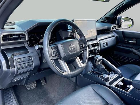 Used 2025 Toyota 4Runner Limited AWD/4WD image 16