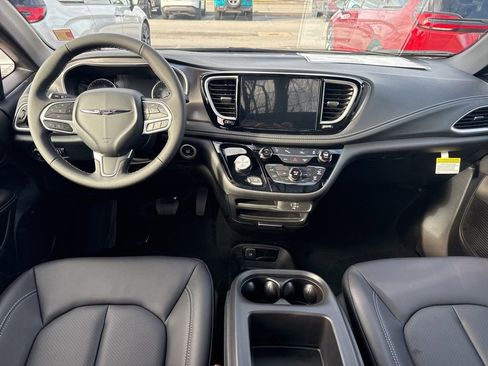 New 2026 Chrysler Pacifica Select image 12