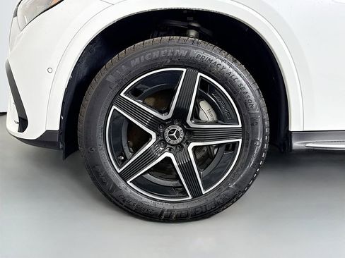 Used 2025 Mercedes-Benz GLC 300 4MATIC w/ AMG Line image 32
