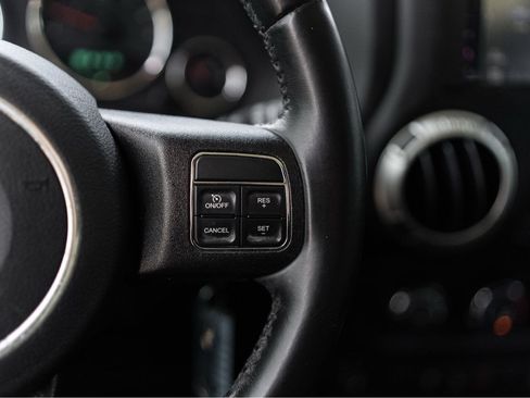 Used 2017 Jeep Wrangler Unlimited Sahara AWD/4WD image 13