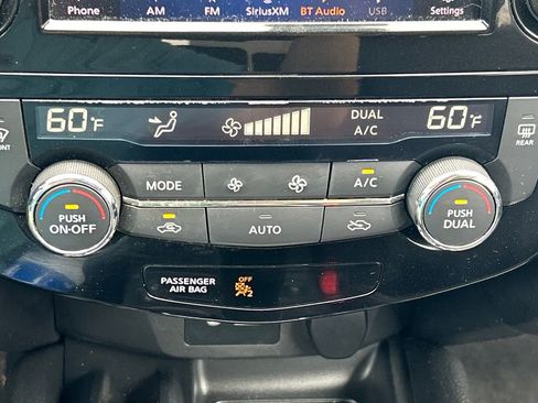 Used 2019 Nissan Rogue SV w/ Premium Package image 28