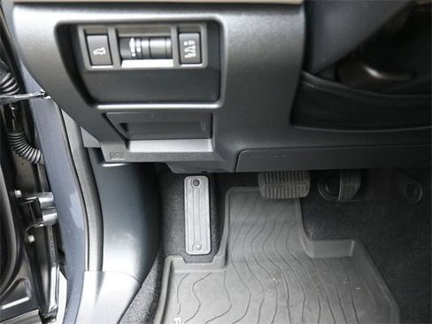 Used 2025 Subaru Forester Premium w/ Convenience Package #1 image 16