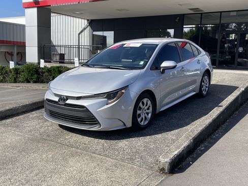 Certified 2023 Toyota Corolla LE FWD image 3