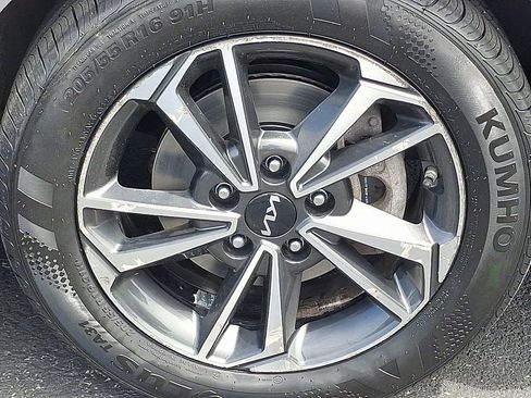 Certified 2023 Kia Forte LXS w/ LXS Technology Package FWD image 8