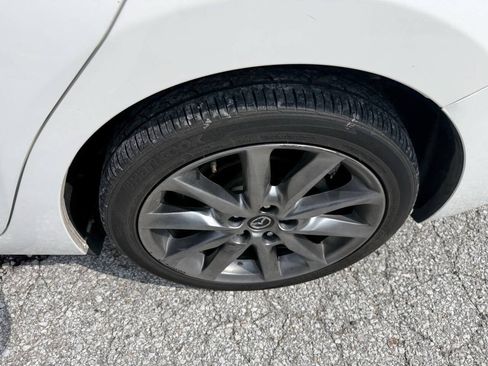 Used 2018 MAZDA MAZDA3 Touring FWD image 10